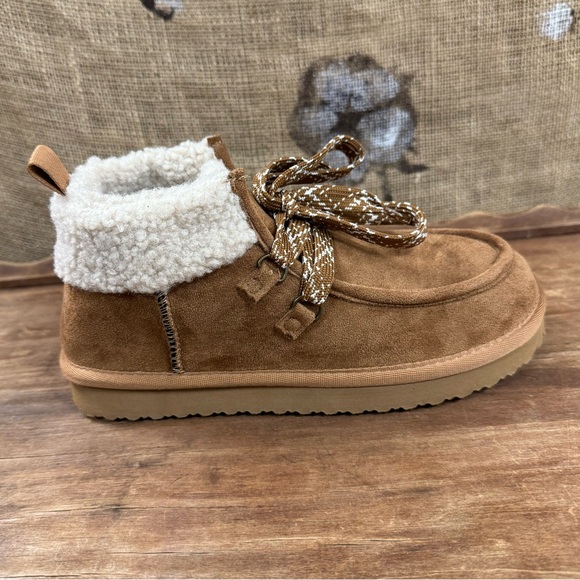 NIB, Moccasin, Sherpa Interior, faux Suede , Style: Cherilyn, Very G, Brown - Picture 2 of 6